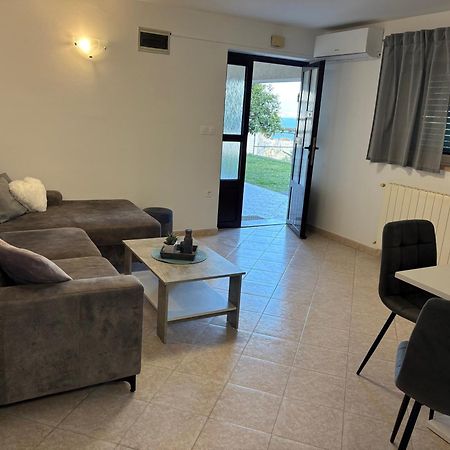 Apartments Vilma Ловран Екстериор снимка