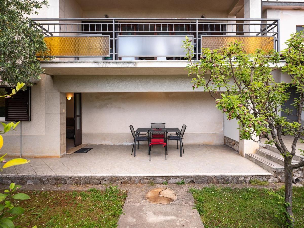 Apartments Vilma Ловран Екстериор снимка