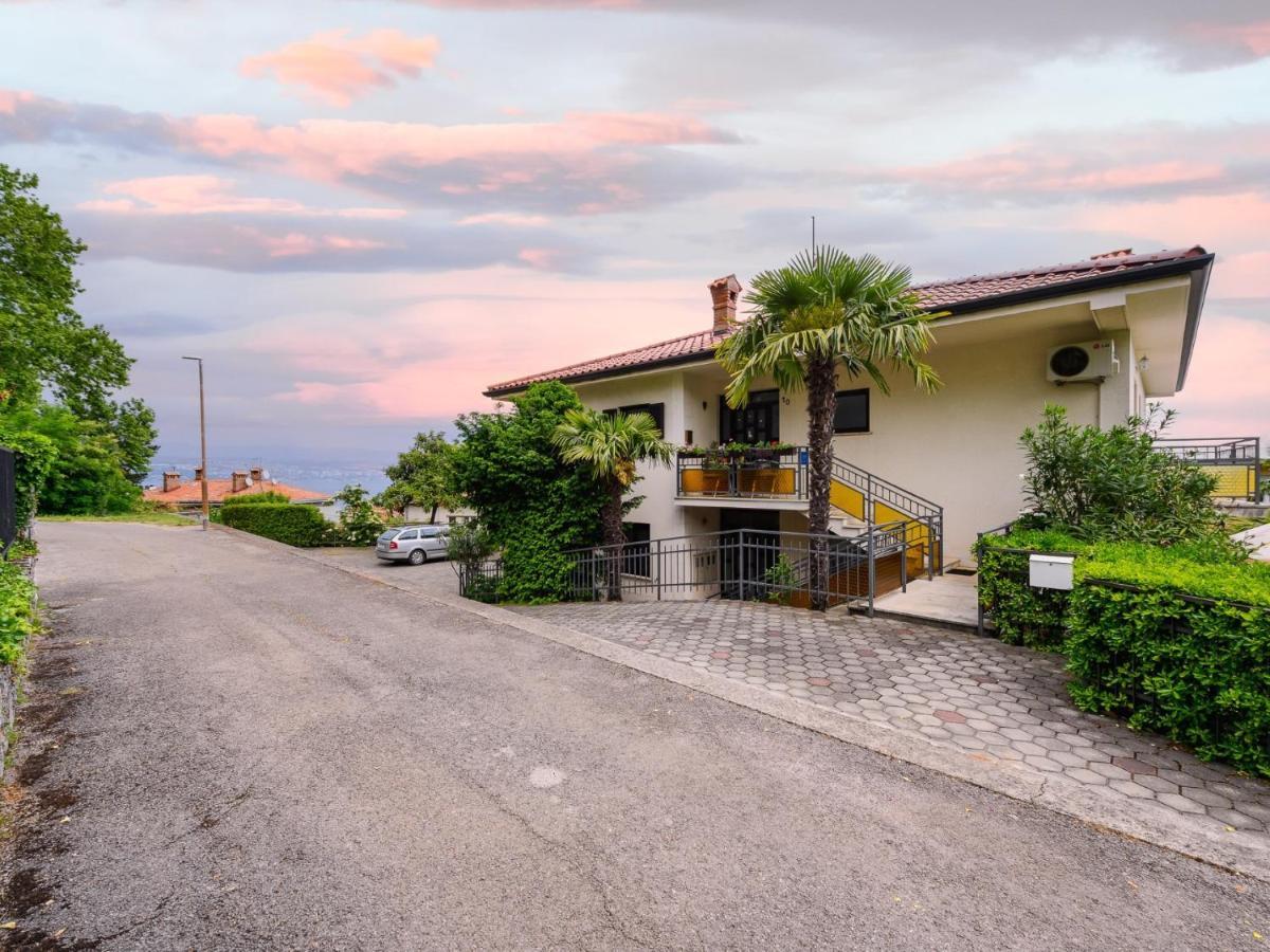 Apartments Vilma Ловран Екстериор снимка