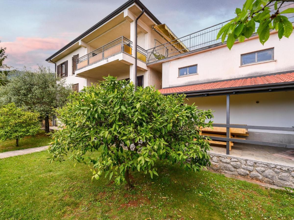 Apartments Vilma Ловран Екстериор снимка