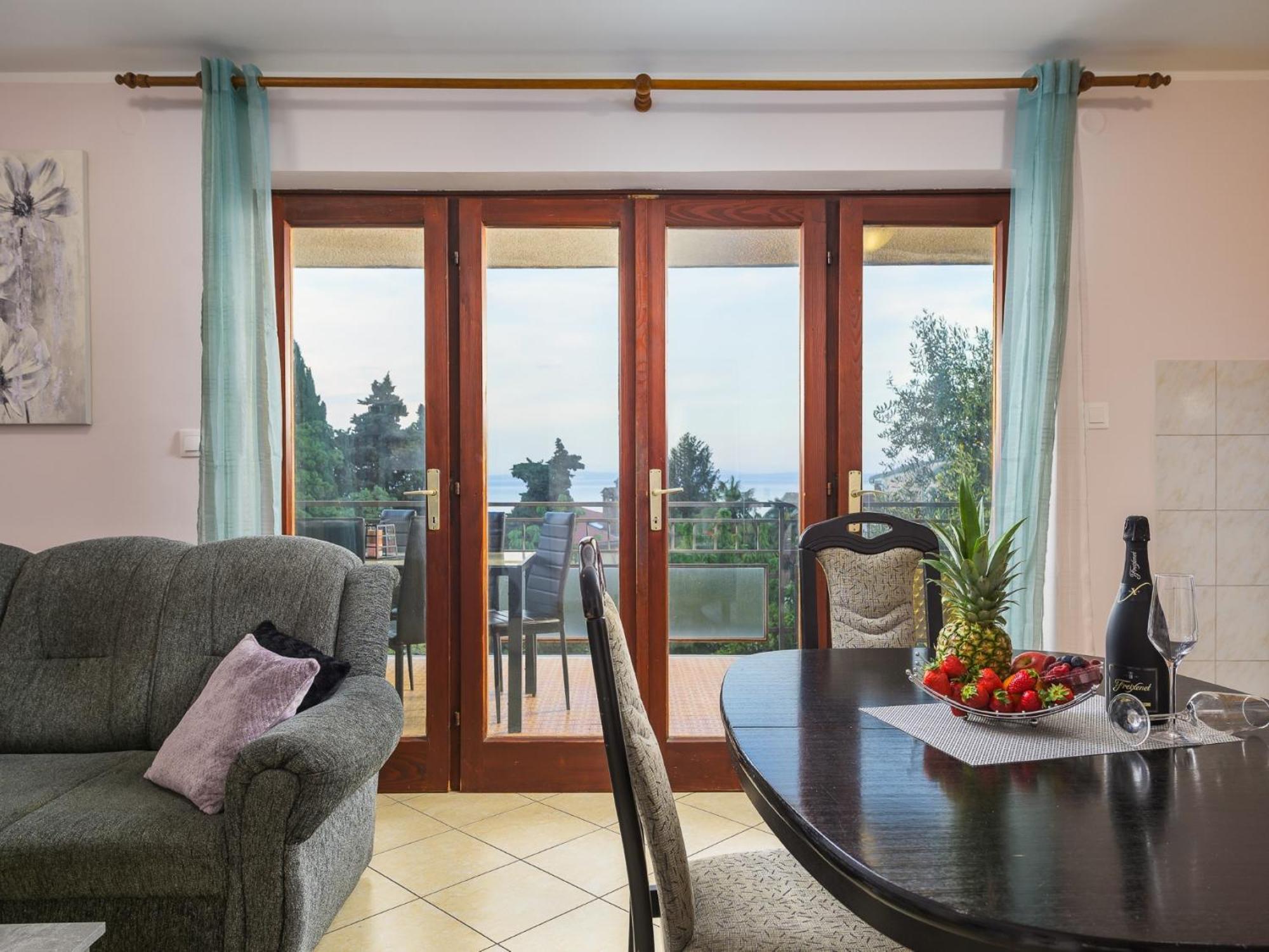 Apartments Vilma Ловран Стая снимка