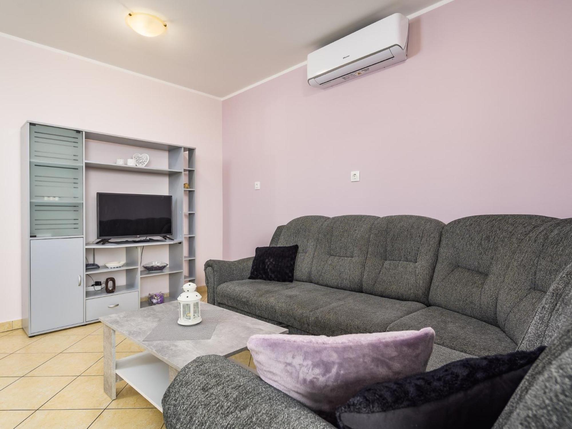 Apartments Vilma Ловран Стая снимка