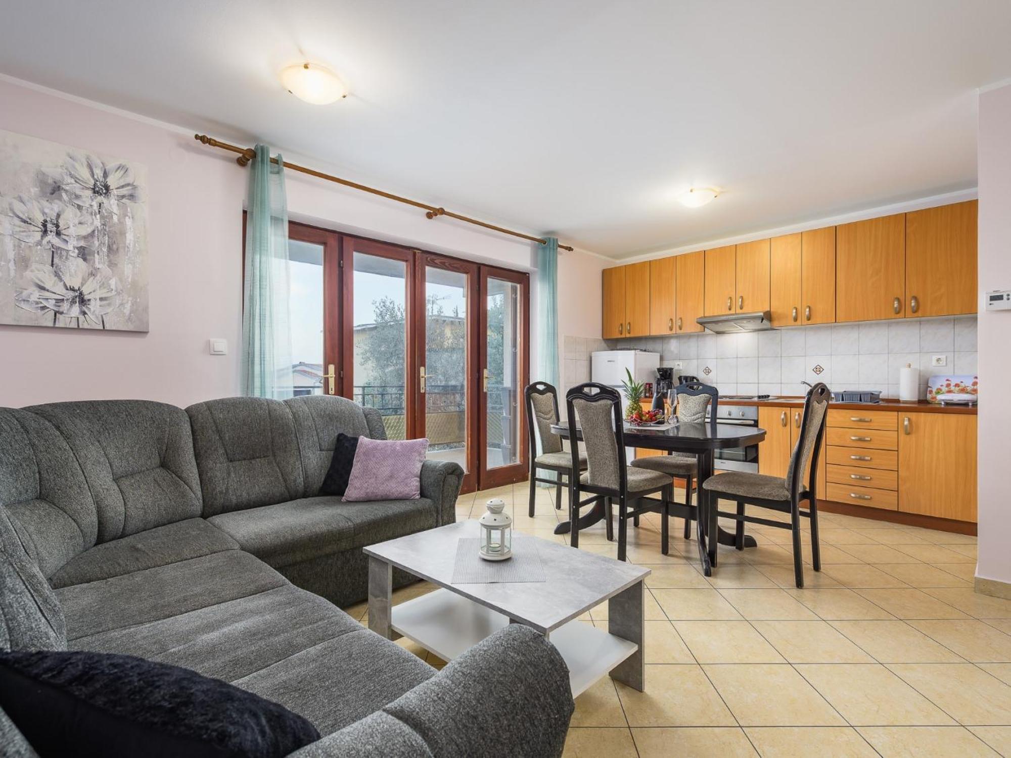 Apartments Vilma Ловран Стая снимка