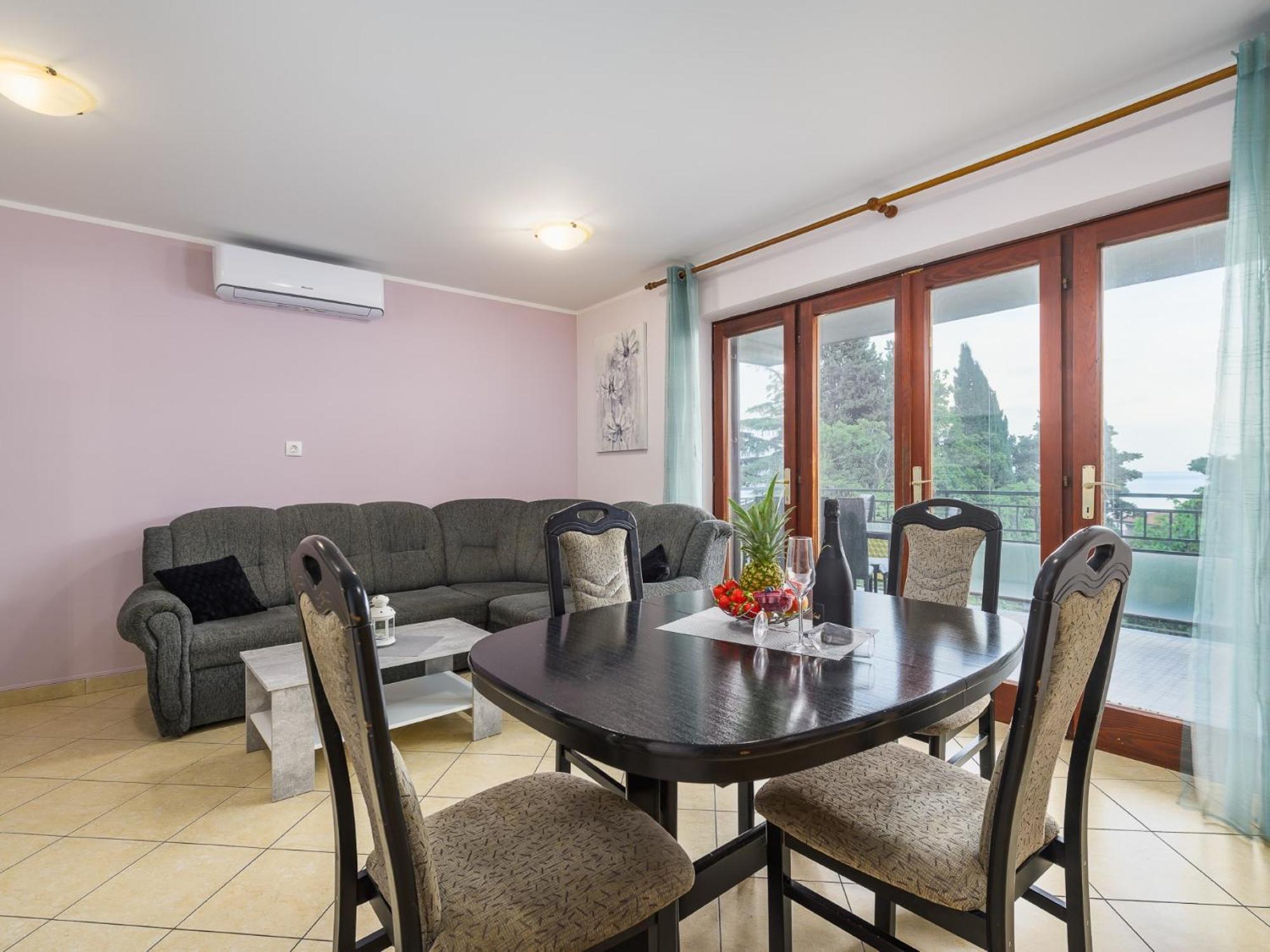 Apartments Vilma Ловран Стая снимка