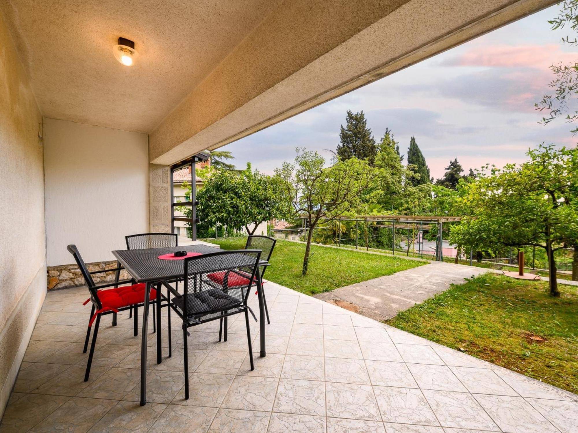 Apartments Vilma Ловран Стая снимка