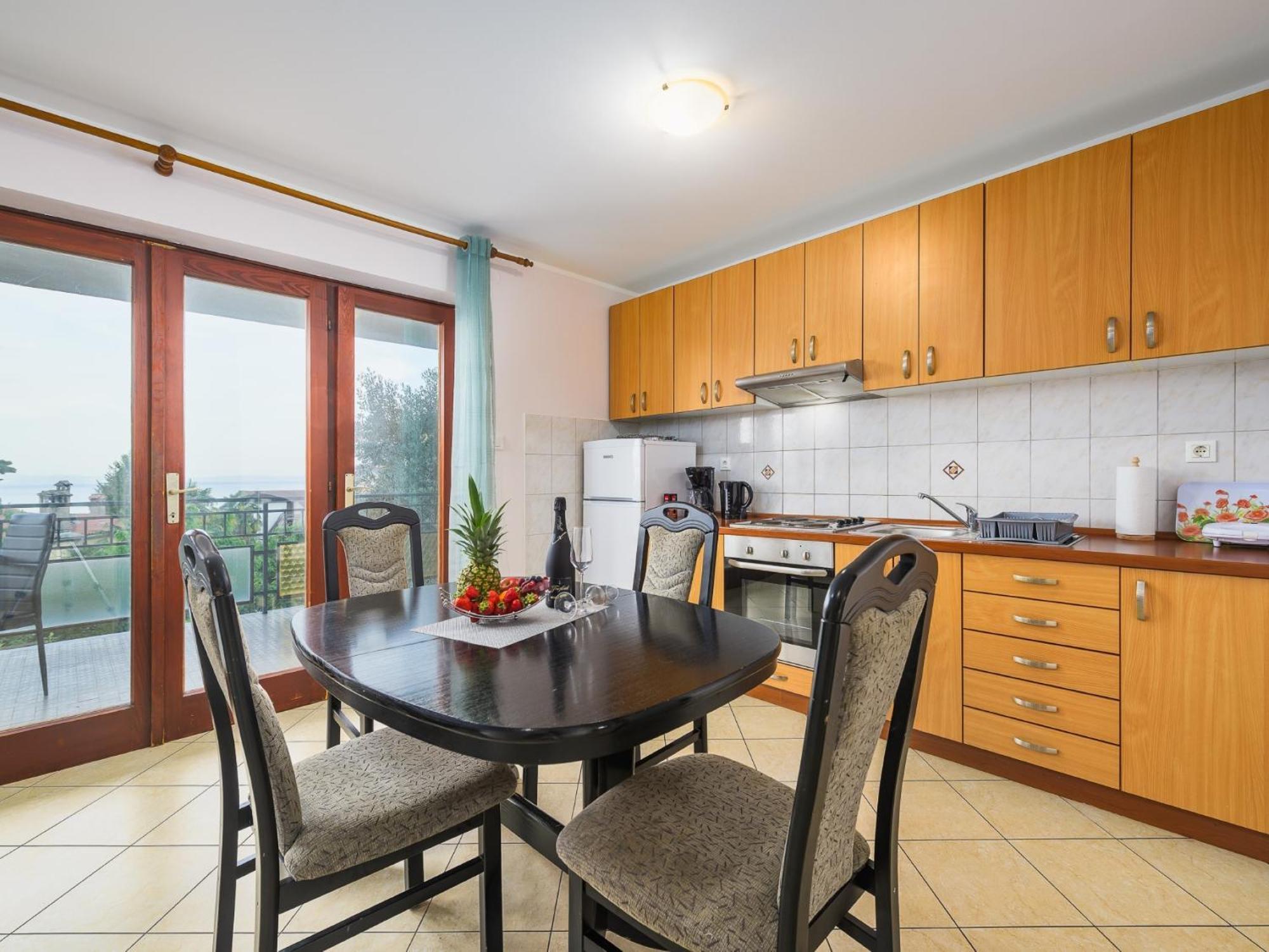 Apartments Vilma Ловран Стая снимка