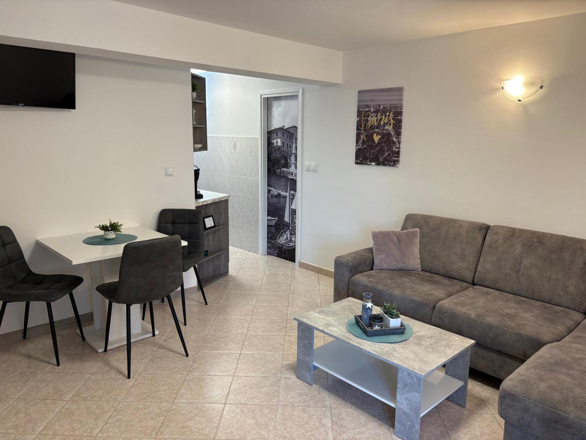 Apartments Vilma Ловран Екстериор снимка