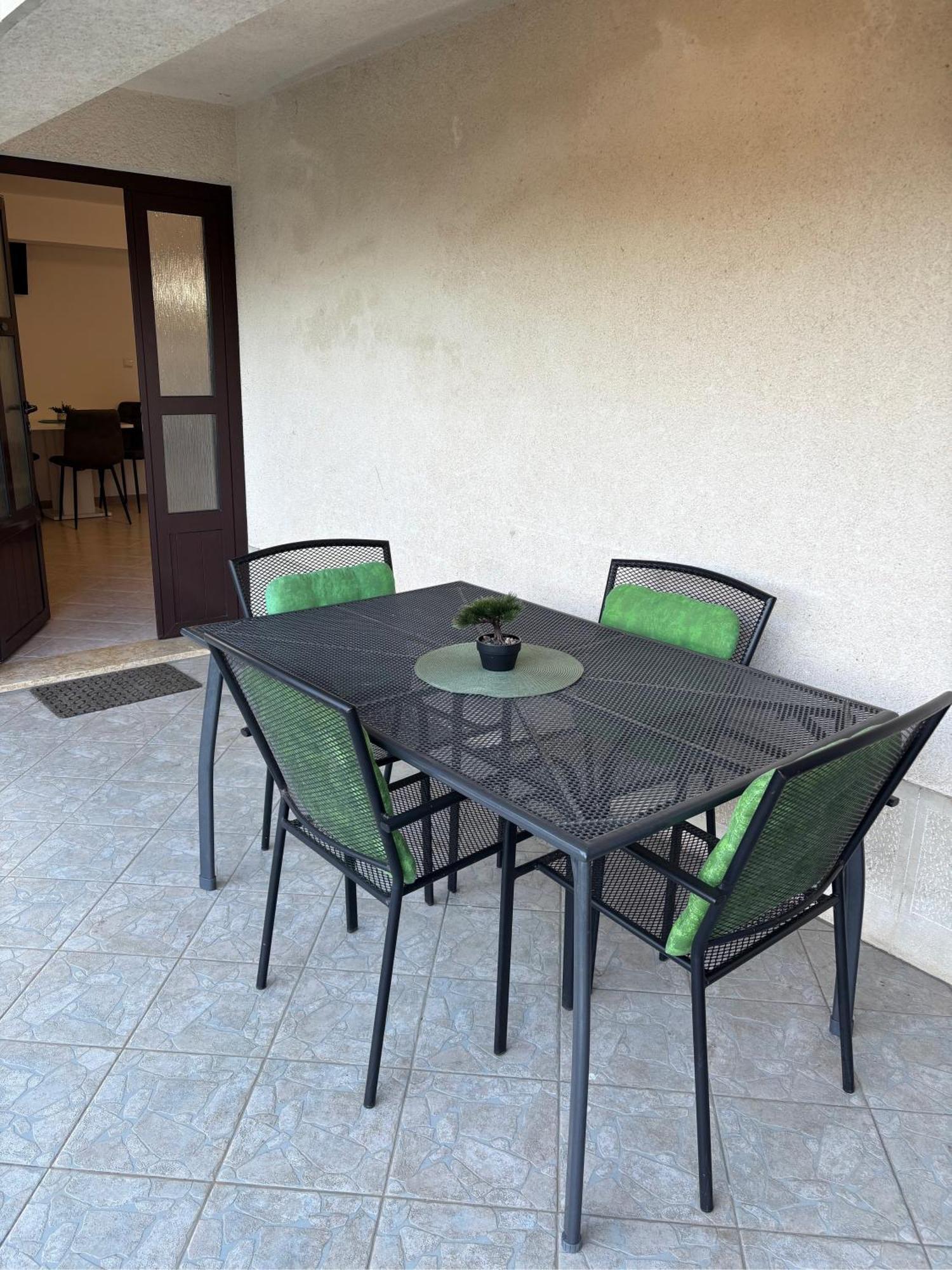 Apartments Vilma Ловран Екстериор снимка