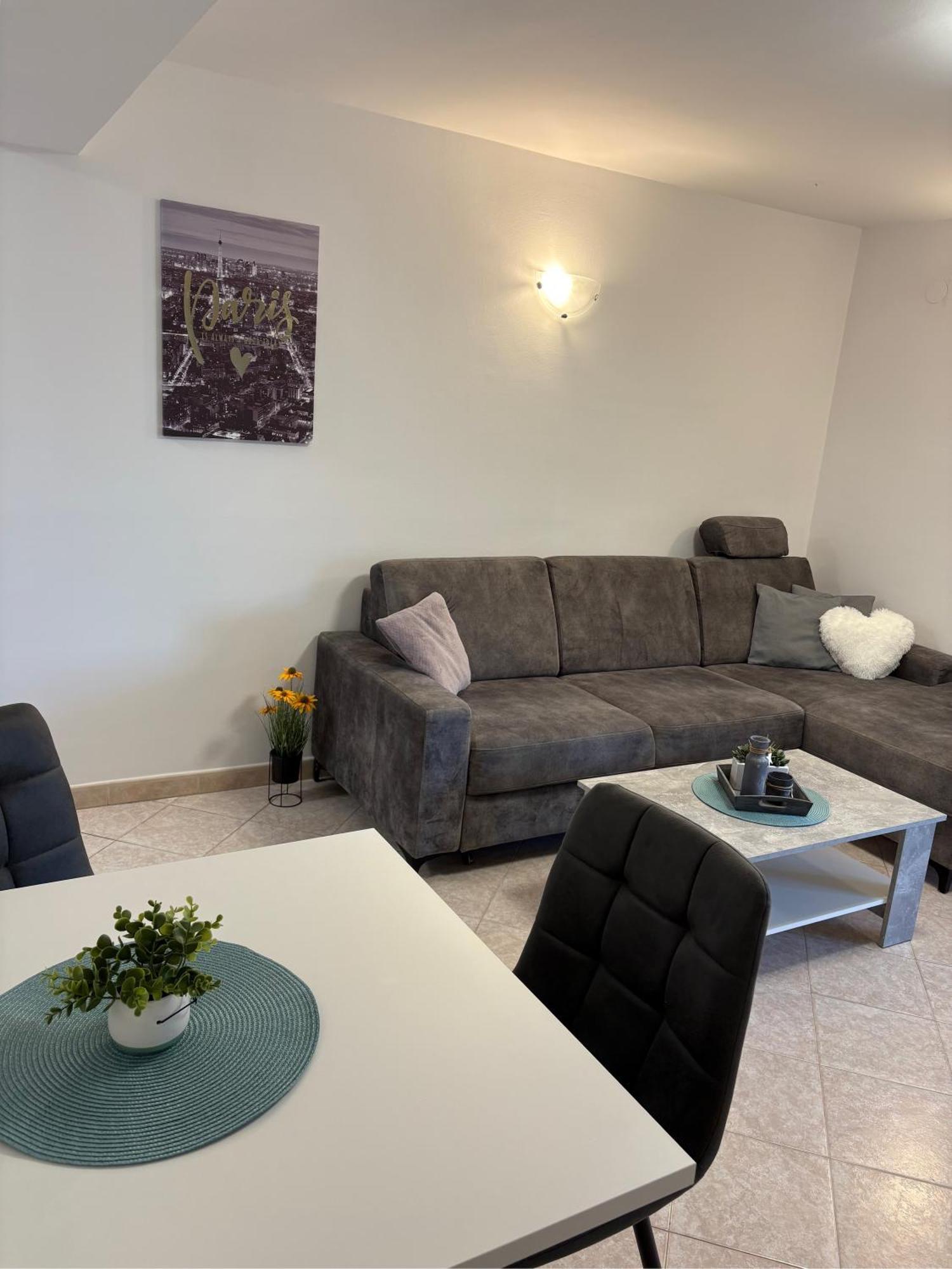 Apartments Vilma Ловран Екстериор снимка