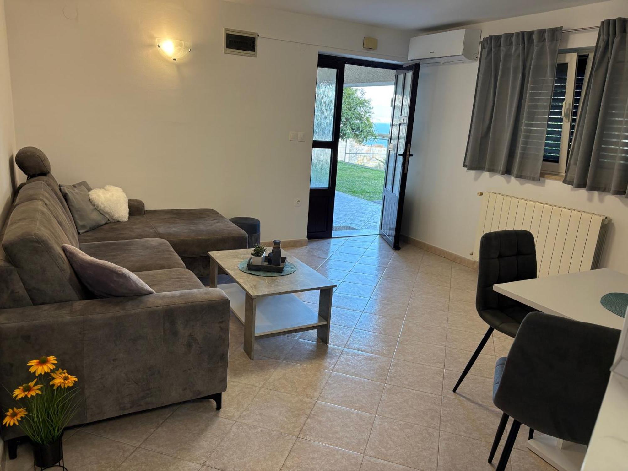 Apartments Vilma Ловран Екстериор снимка